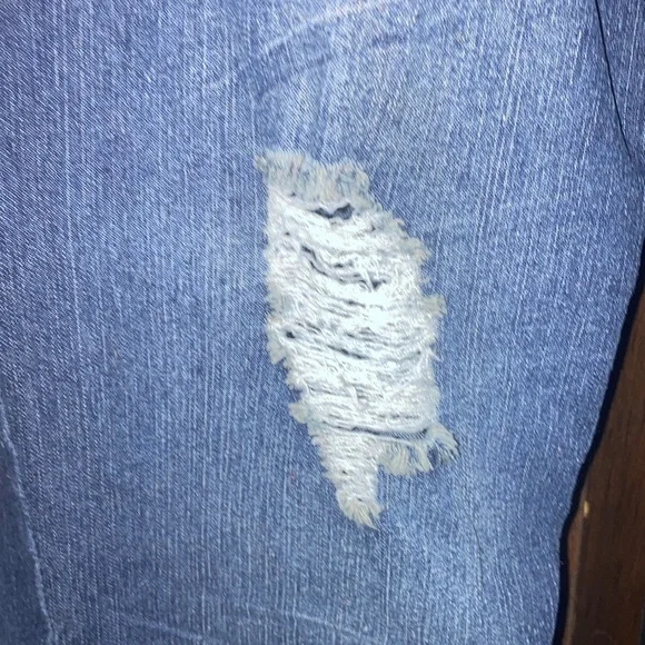 Rue21 Blue Cropped Jeans with Distressed Details - Picture 8 of 10